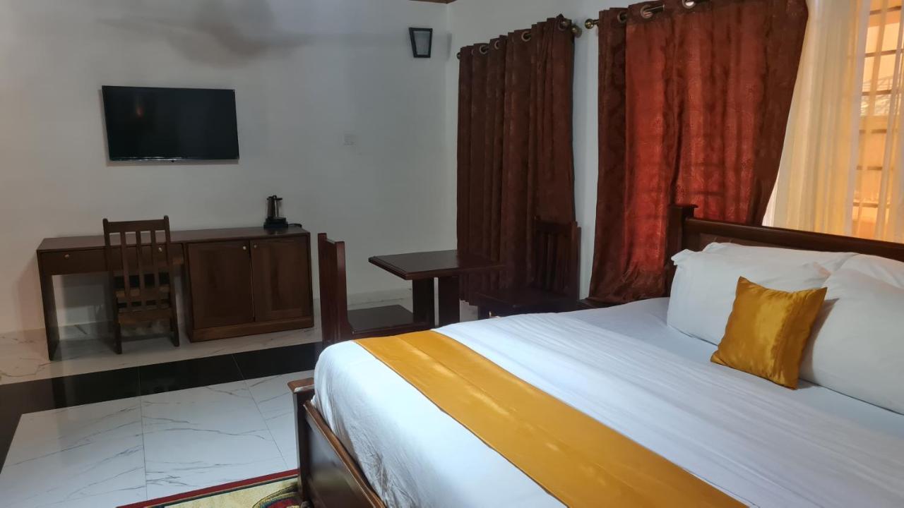 Bassi Hotel Sekondi-Takoradi Exterior foto